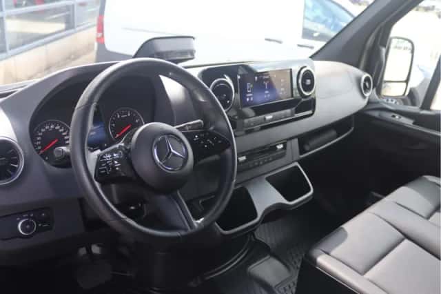 Mercedes-Benz Sprinter (2024) thumbnail 4