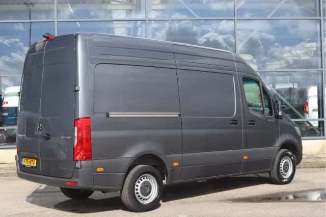 Mercedes-Benz Sprinter (2024) thumbnail 2