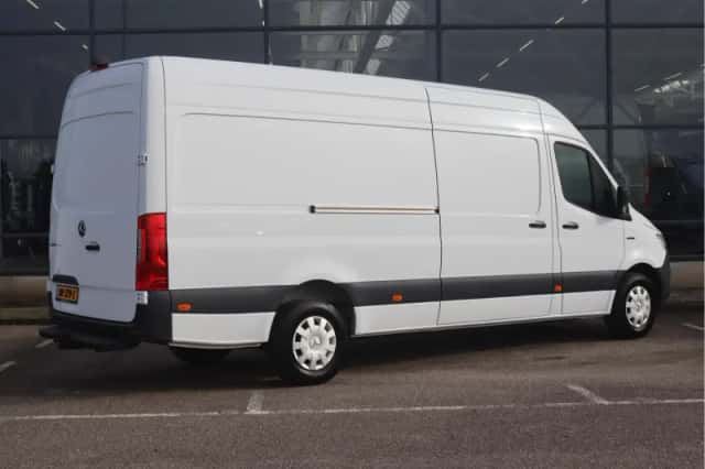 Mercedes-Benz eSprinter (2024) thumbnail 2