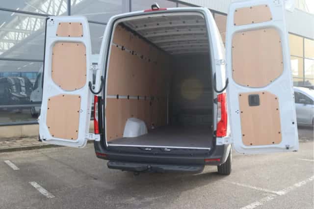 Mercedes-Benz eSprinter (2024) thumbnail 3