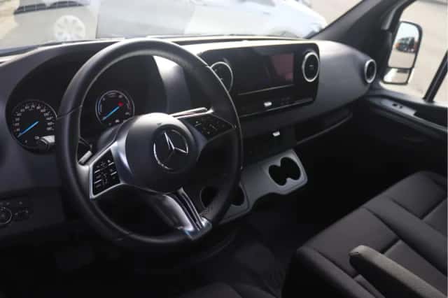Mercedes-Benz eSprinter (2024) thumbnail 4