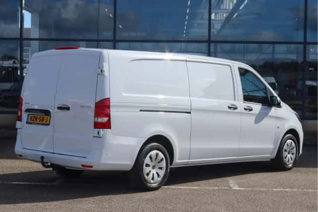 Mercedes-Benz Vito (2023) thumbnail 2