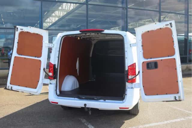 Mercedes-Benz Vito (2023) thumbnail 3