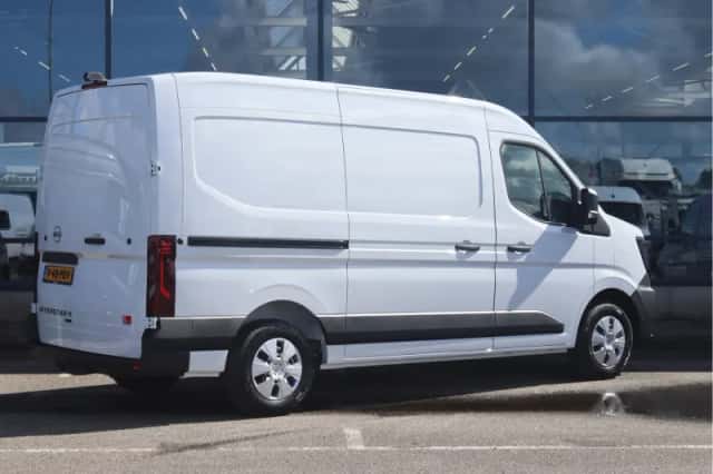Nissan Interstar (2026) thumbnail 2