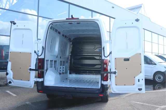 Nissan Interstar (2026) thumbnail 3