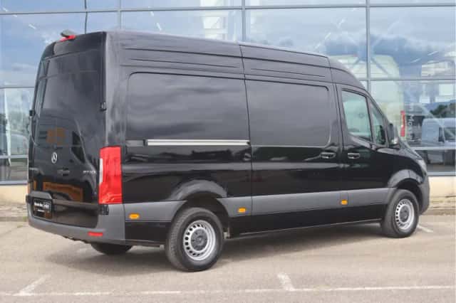 Mercedes-Benz Sprinter (2024) thumbnail 2