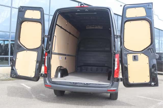Mercedes-Benz Sprinter (2024) thumbnail 3