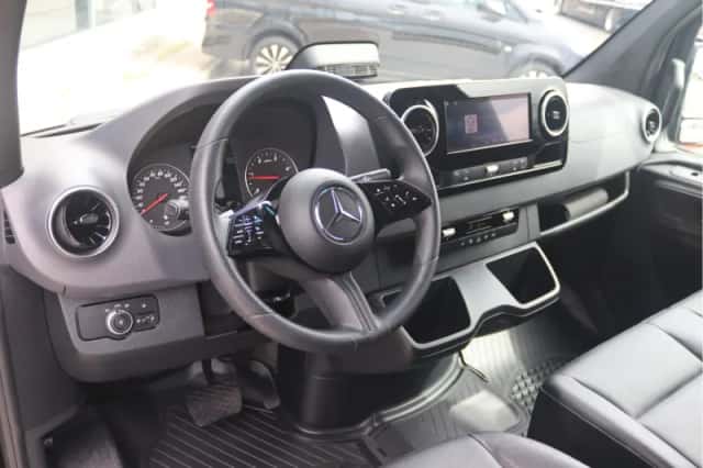 Mercedes-Benz Sprinter (2024) thumbnail 4