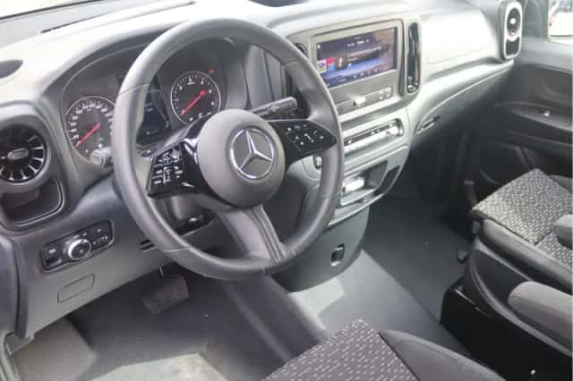Mercedes-Benz Vito (2024) thumbnail 4
