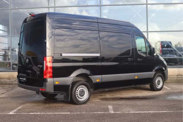Mercedes-Benz Sprinter (2024) thumbnail 2