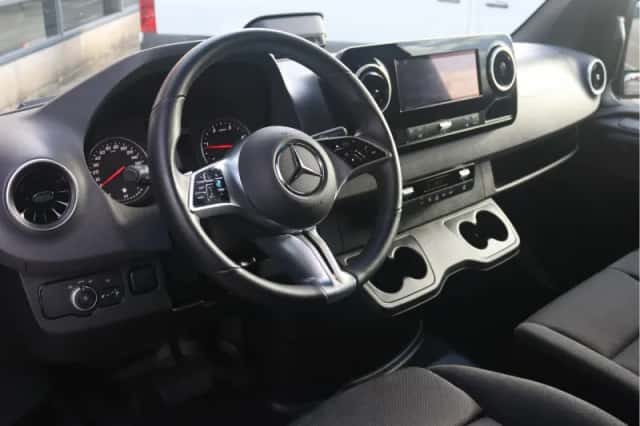 Mercedes-Benz Sprinter (2024) thumbnail 4