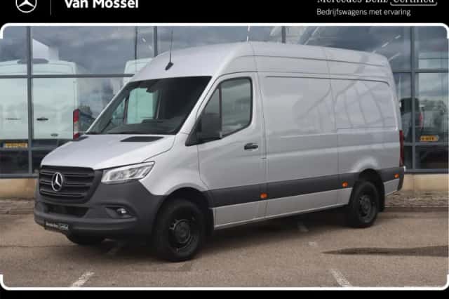 Mercedes-Benz Sprinter (2023) thumbnail 1