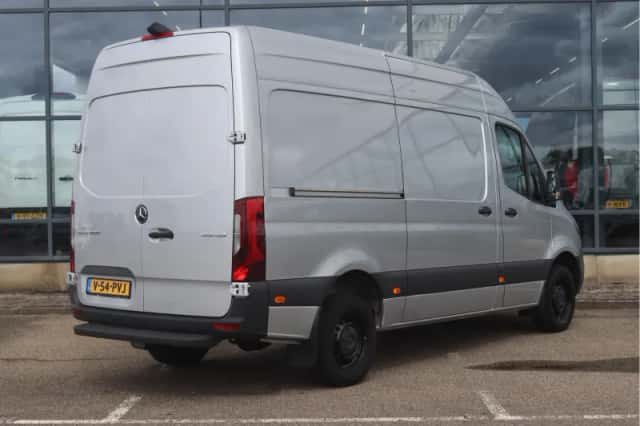 Mercedes-Benz Sprinter (2023) thumbnail 2