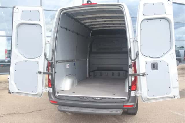 Mercedes-Benz Sprinter (2023) thumbnail 3