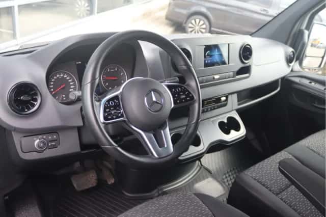 Mercedes-Benz Sprinter (2023) thumbnail 4