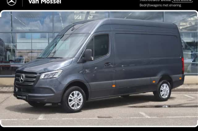 Mercedes-Benz Sprinter (2024) thumbnail 1