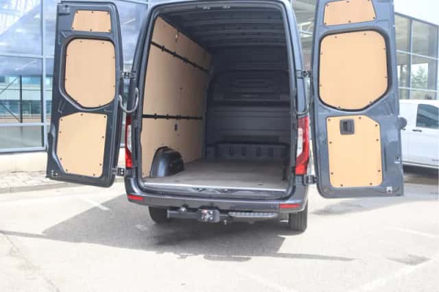 Mercedes-Benz Sprinter (2024) thumbnail 3