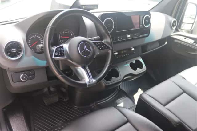 Mercedes-Benz Sprinter (2024) thumbnail 4