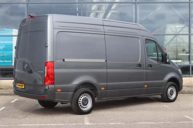 Mercedes-Benz Sprinter (2024) thumbnail 2