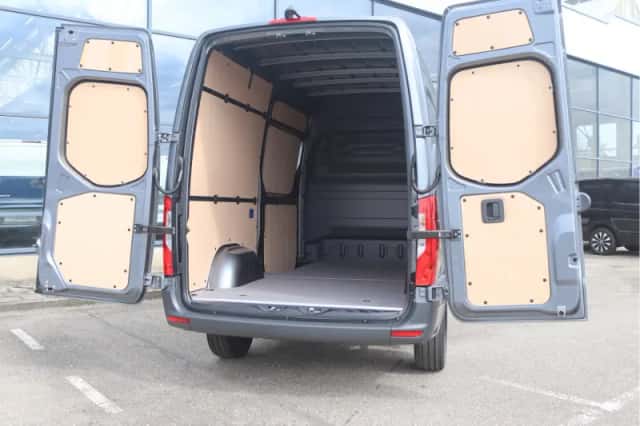 Mercedes-Benz Sprinter (2024) thumbnail 3