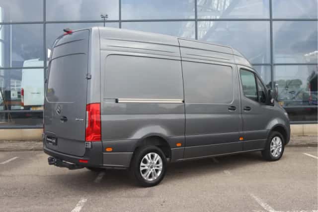 Mercedes-Benz Sprinter (2024) thumbnail 2
