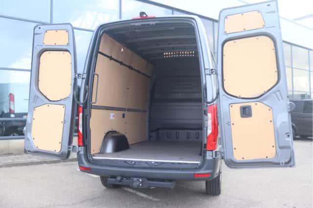 Mercedes-Benz Sprinter (2024) thumbnail 3