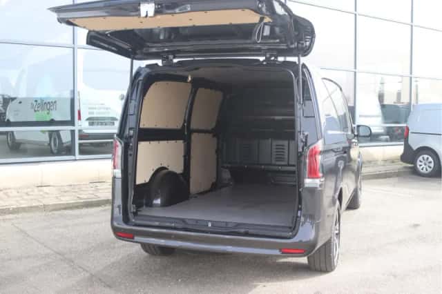 Mercedes-Benz Vito (2024) thumbnail 3