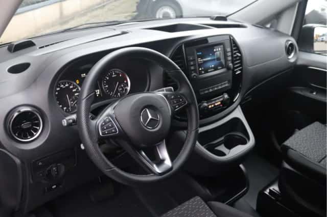 Mercedes-Benz Vito (2024) thumbnail 4