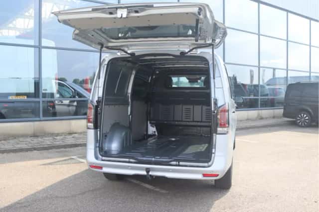 Mercedes-Benz Vito (2024) thumbnail 3