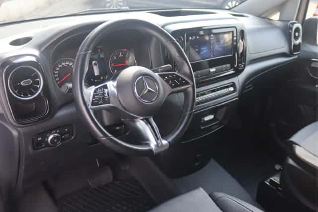 Mercedes-Benz Vito (2024) thumbnail 4