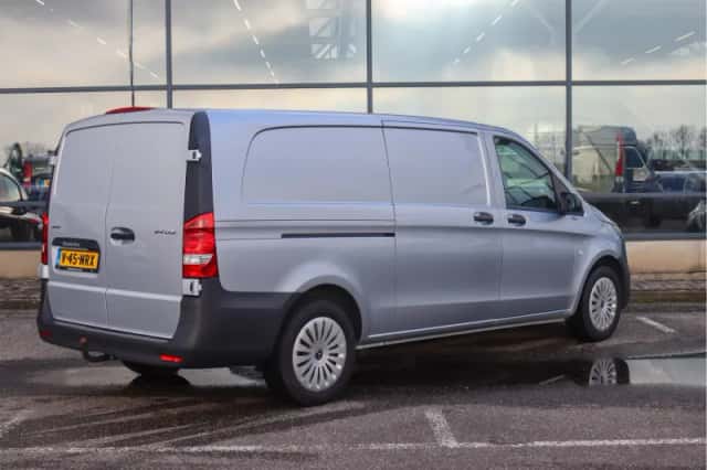 Mercedes-Benz Vito (2024) thumbnail 2