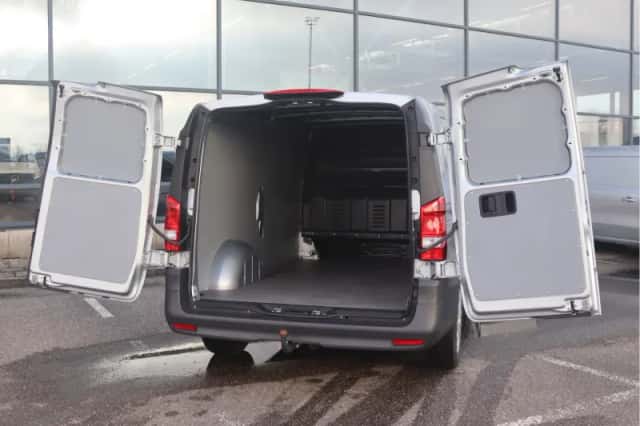 Mercedes-Benz Vito (2024) thumbnail 3