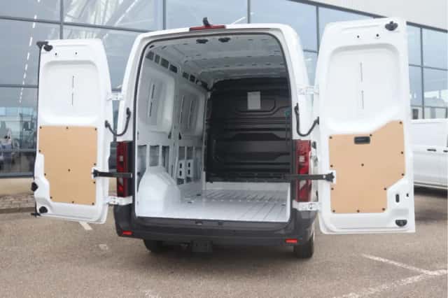 Nissan Interstar (2026) thumbnail 3