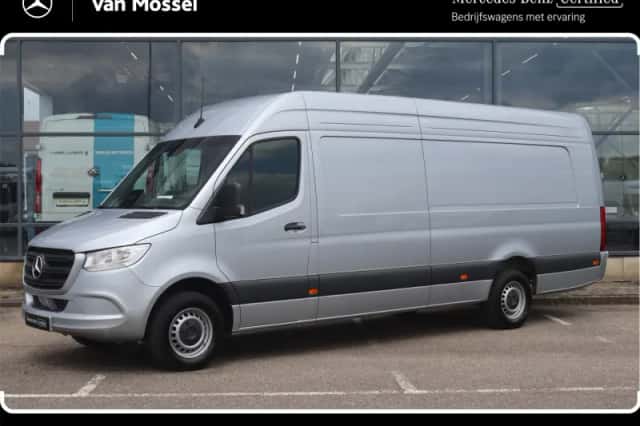 Mercedes-Benz Sprinter (2024) thumbnail 1