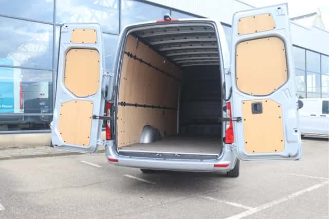 Mercedes-Benz Sprinter (2024) thumbnail 3