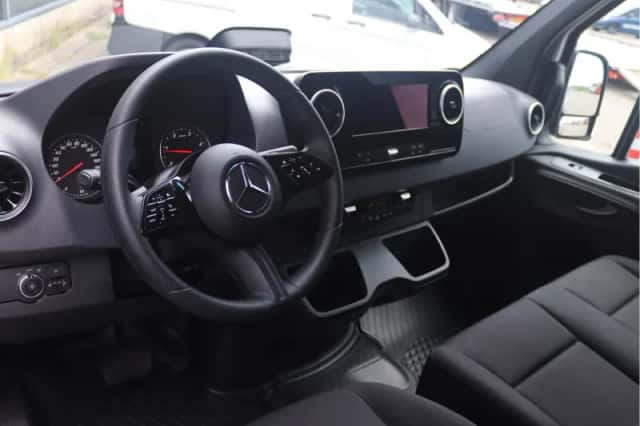 Mercedes-Benz Sprinter (2024) thumbnail 4