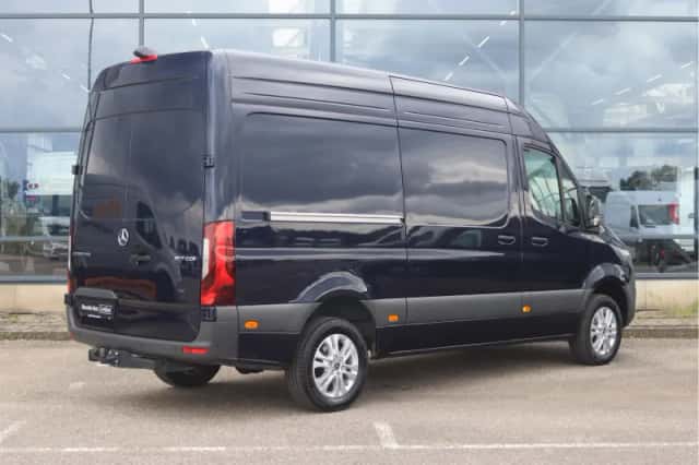 Mercedes-Benz Sprinter (2024) thumbnail 2