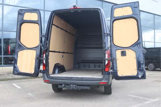 Mercedes-Benz Sprinter (2024) thumbnail 3