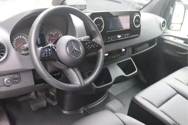 Mercedes-Benz Sprinter (2024) thumbnail 4