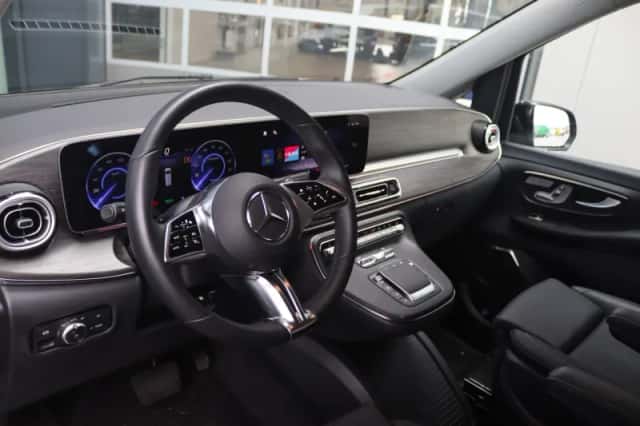 Mercedes-Benz EQV (2025) thumbnail 3