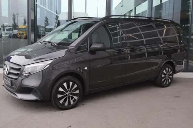 Mercedes-Benz Vito (2024) thumbnail 2