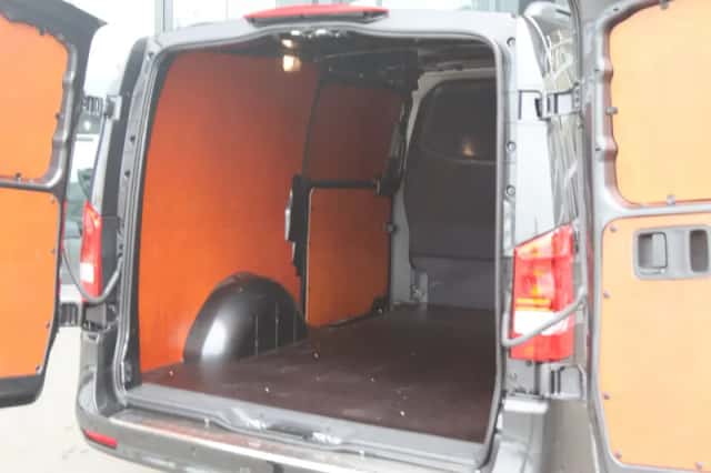Mercedes-Benz Vito (2024) thumbnail 4