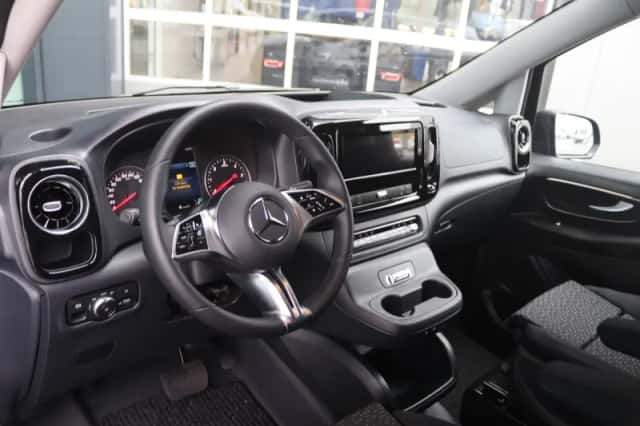 Mercedes-Benz Vito (2024) thumbnail 5