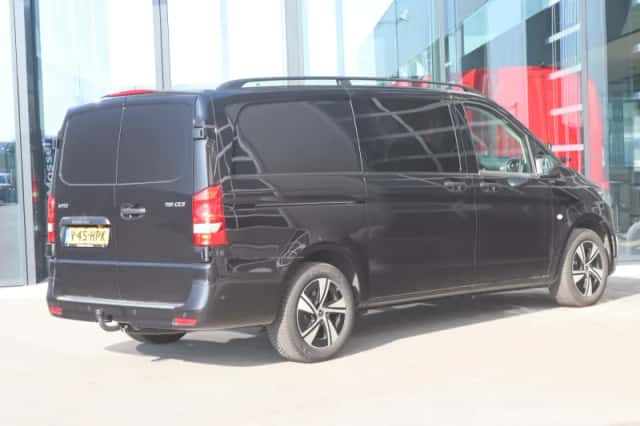 Mercedes-Benz Vito (2024) thumbnail 2
