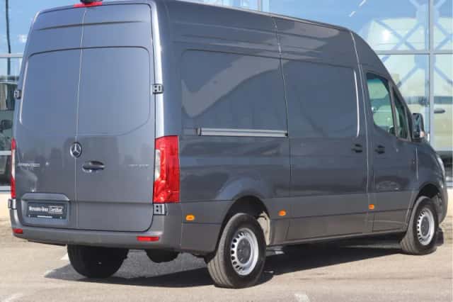 Mercedes-Benz Sprinter (2024) thumbnail 2