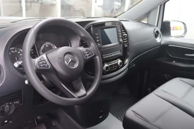 Mercedes-Benz eVito (2024) thumbnail 4