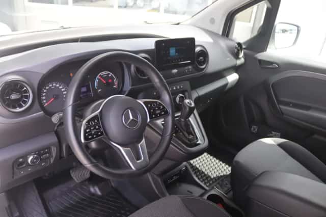 Mercedes-Benz eCitan (2025) thumbnail 4