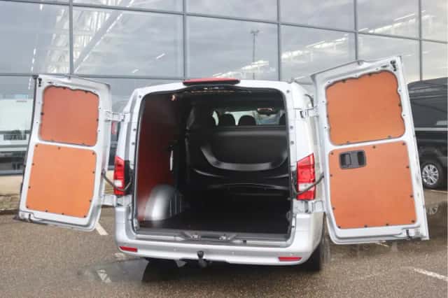 Mercedes-Benz Vito (2024) thumbnail 3