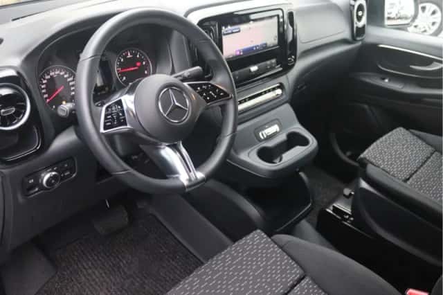 Mercedes-Benz Vito (2024) thumbnail 4