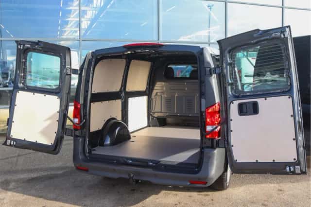 Mercedes-Benz Vito (2024) thumbnail 3
